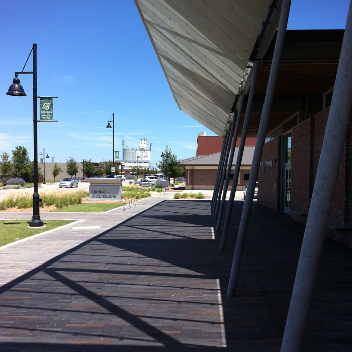 kbobblog-Greensburg-2014-07_9510-City-Hall-sidewalk-700