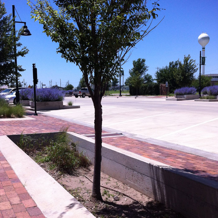 kbobblog-Greensburg-2014-07_9516-Main-St-swale-700