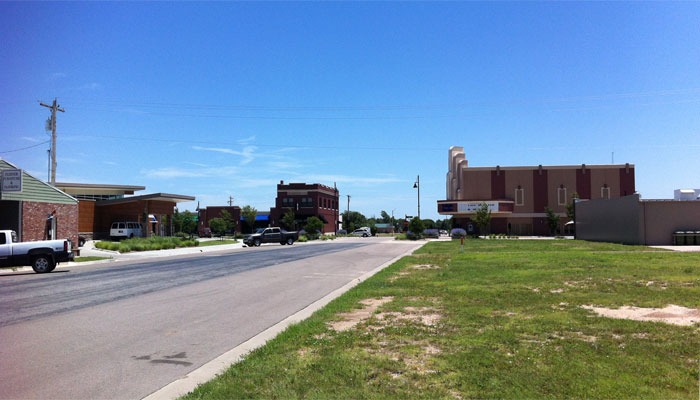 kbobblog-Greensburg-2014-07_9519-Main-St-spacious-700