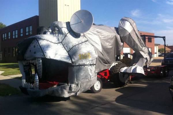 kbobblog_140723-9977_miami-co-paola-student-float_900