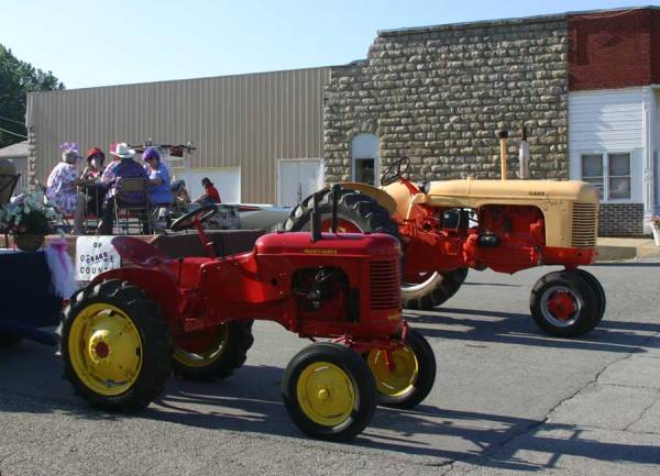 kbobblog_140816-9964_old-overbrook-ks-tractors
