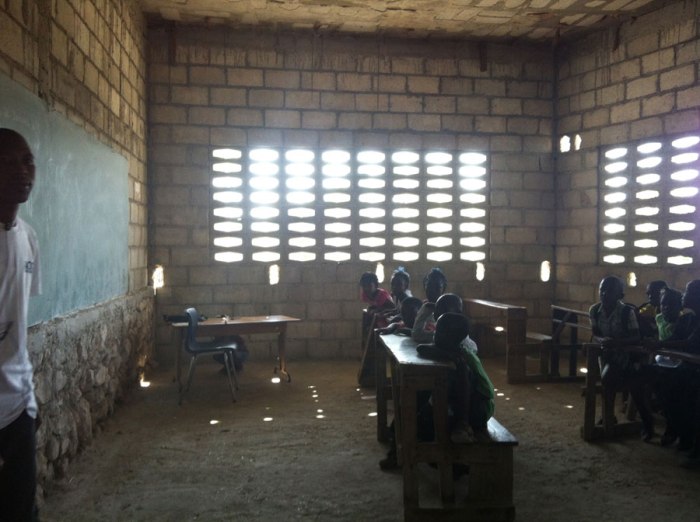 SR-Haiti_2013-05-06_Montrouis-1906-old-bldg_Fleur-Messer_900